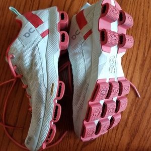 ON cloudtec running shoes 7.5 women's light aqua